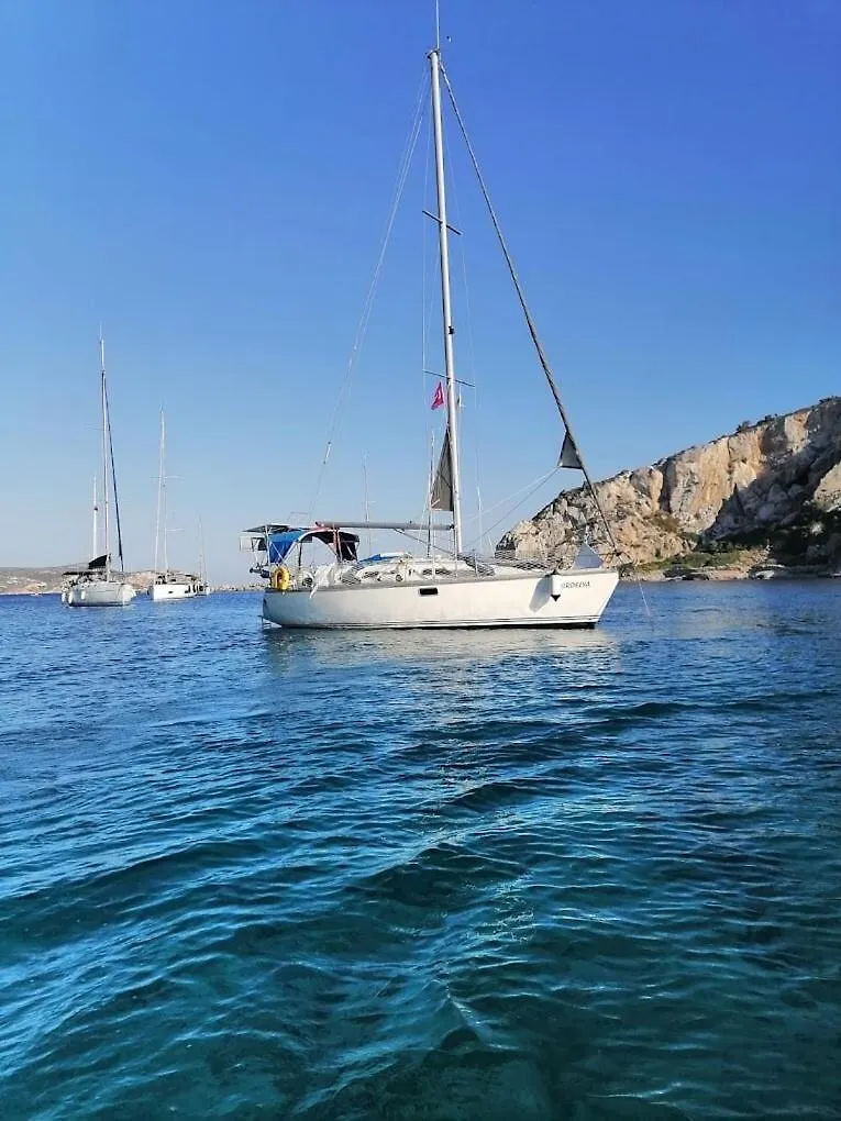 Botel 2-Cottage Yacht With 2 Showers Datca